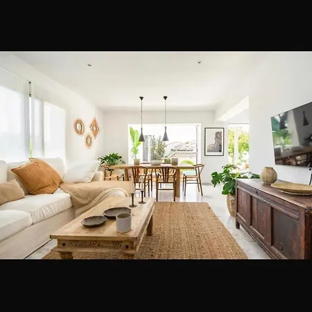 Moderna Con Piscina Апартаменти